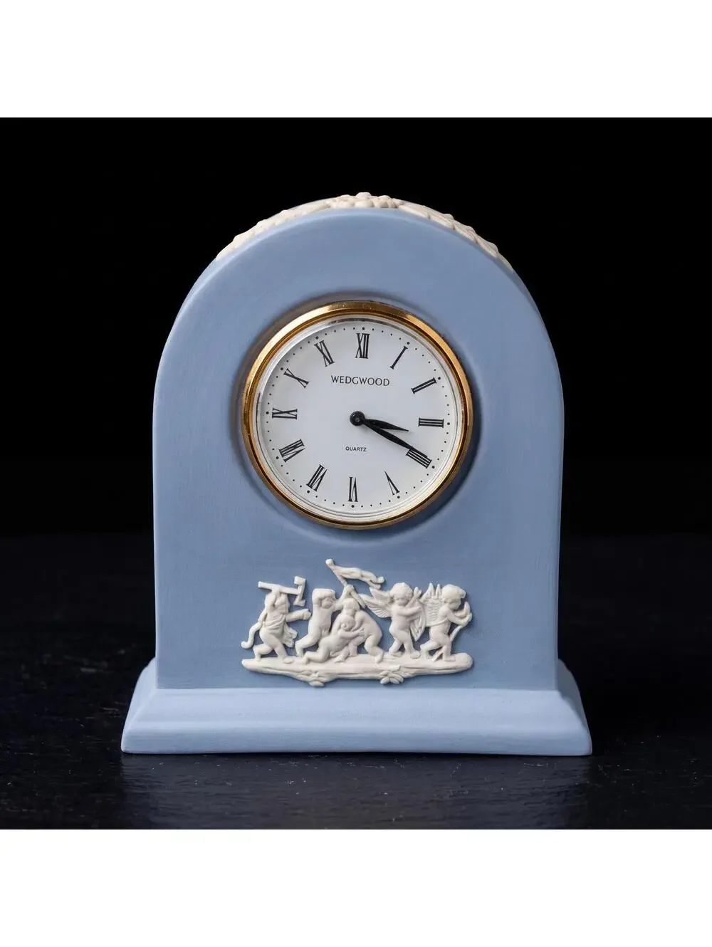 Vintage Wedgwood Jasperware Blue Mantel Clock Cherub Quartz Clock England